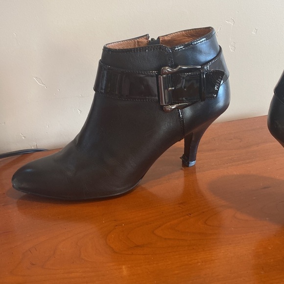Sofft Black Pointed Toe Leather Booties with buckle detail 9.5 - Picture 4 of 12